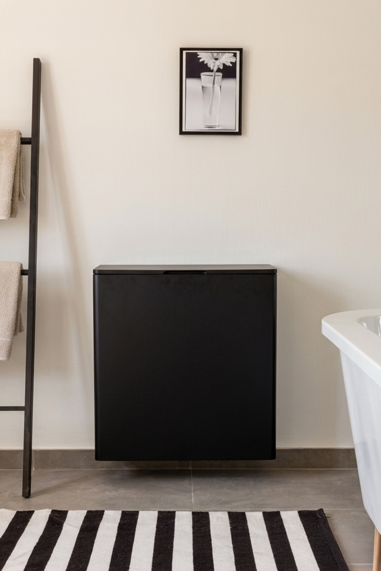 Floating laundry / storage basket / hamper