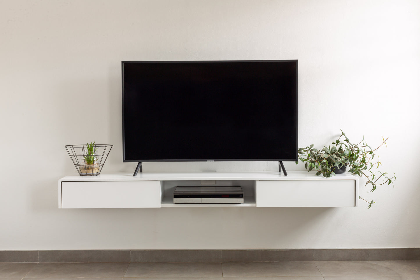 Floating TV/media unit with drawers